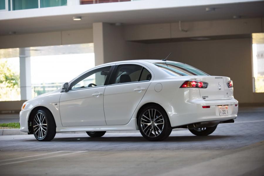  Mitsubishi Lancer SEL 2016 года  (NA) (фото 2 из 21)